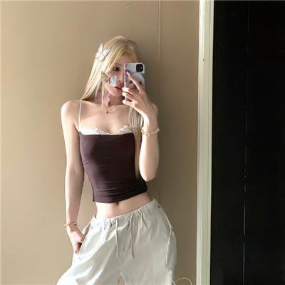 穿粉红色裤子的男孩